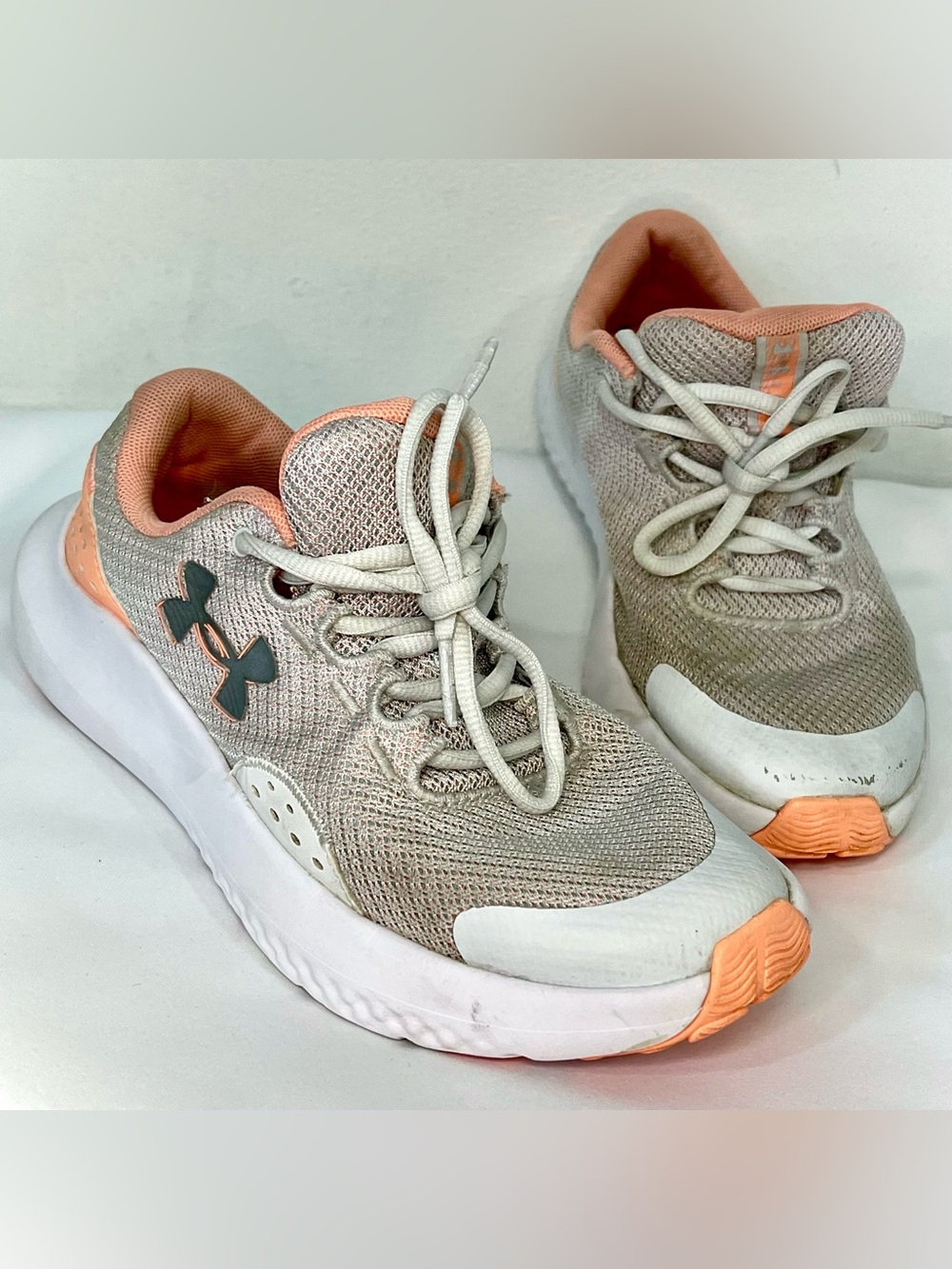 Under Armour Girls Surge 4.5 Grade School Running Shoes Grey Neon Coral White